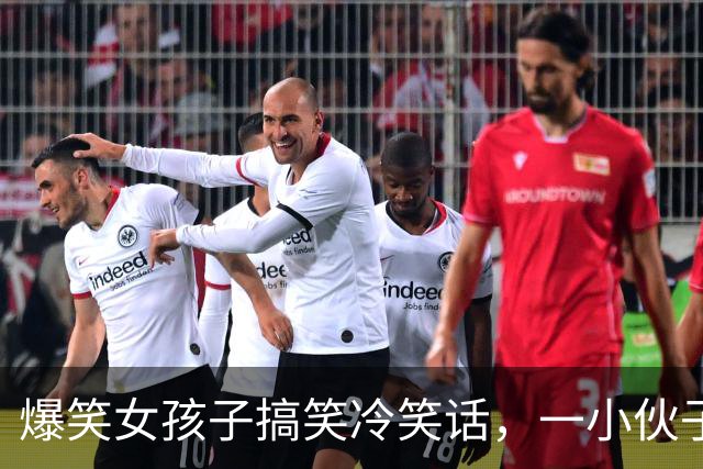 爆笑女孩子搞笑冷笑话，一小伙子在商场里扯一个女孩子的几根长头发被发现！
